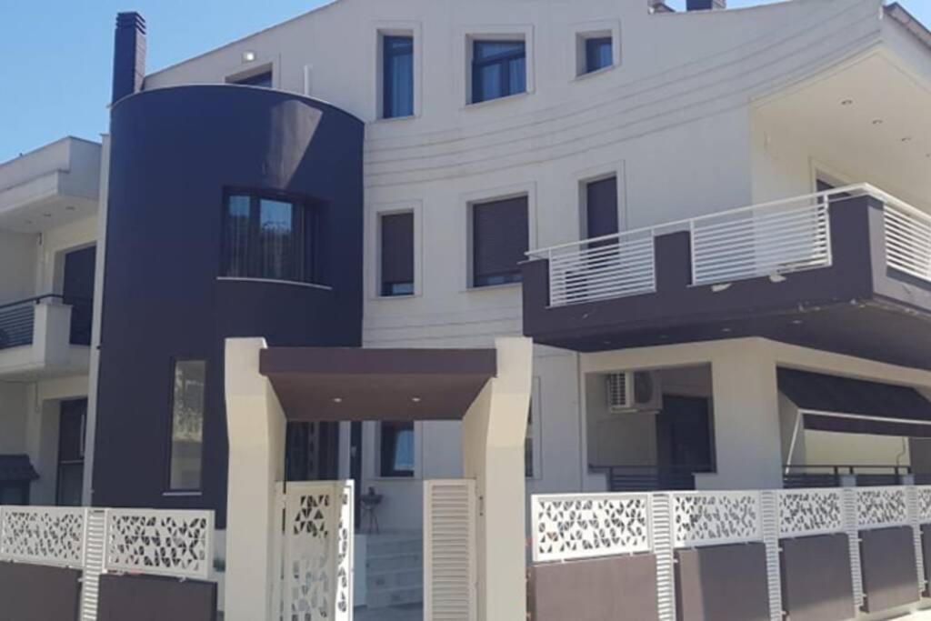 Aretoysa Center Luxury Suites 2 Néa Péramos المظهر الخارجي الصورة
