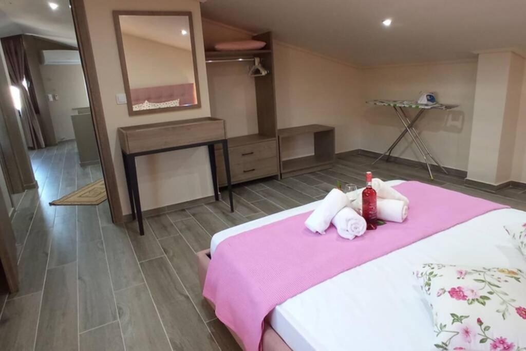 Aretoysa Center Luxury Suites 2 Néa Péramos المظهر الخارجي الصورة