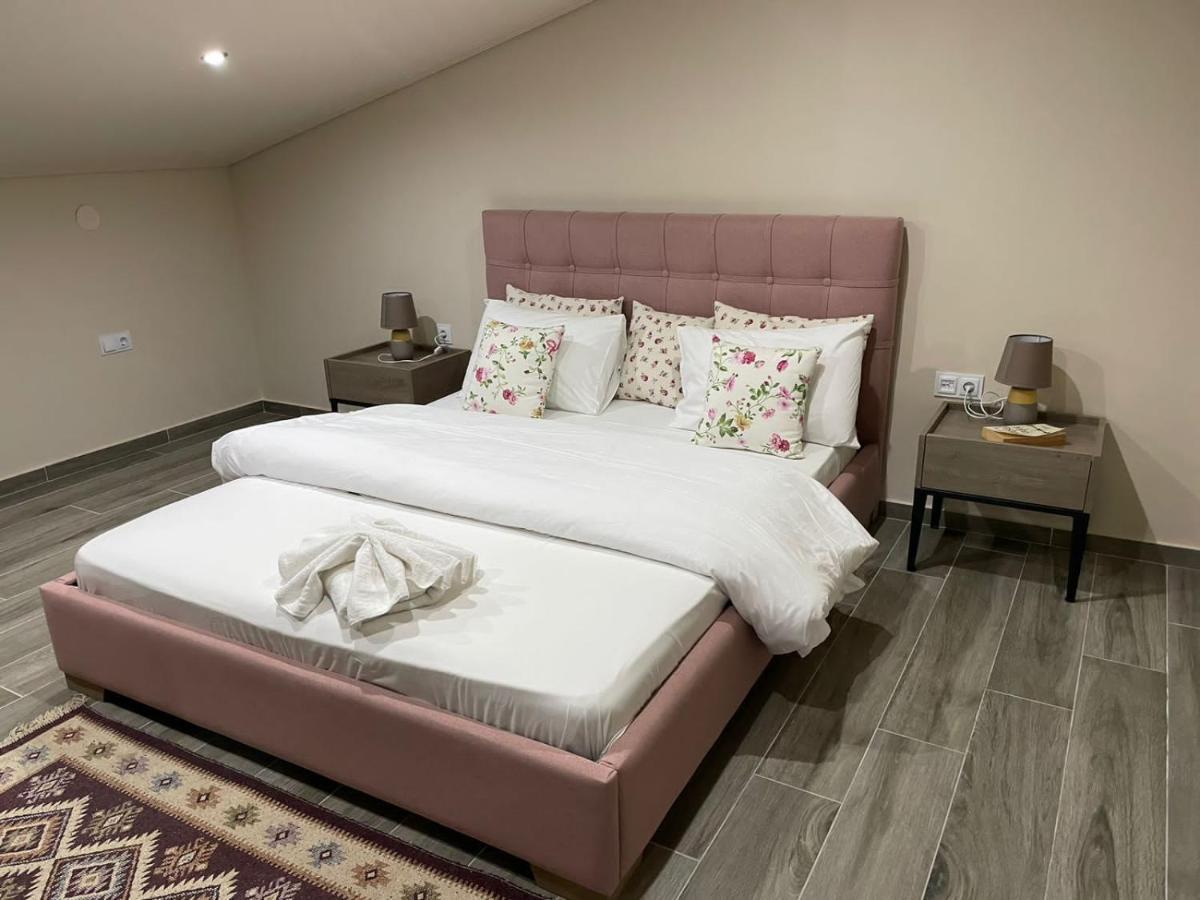 Aretoysa Center Luxury Suites 2 Néa Péramos المظهر الخارجي الصورة